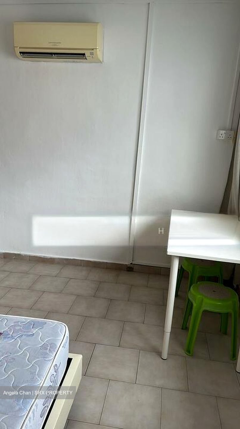 Blk 216 Jurong East Street 21 (Jurong East), HDB Executive #605500081